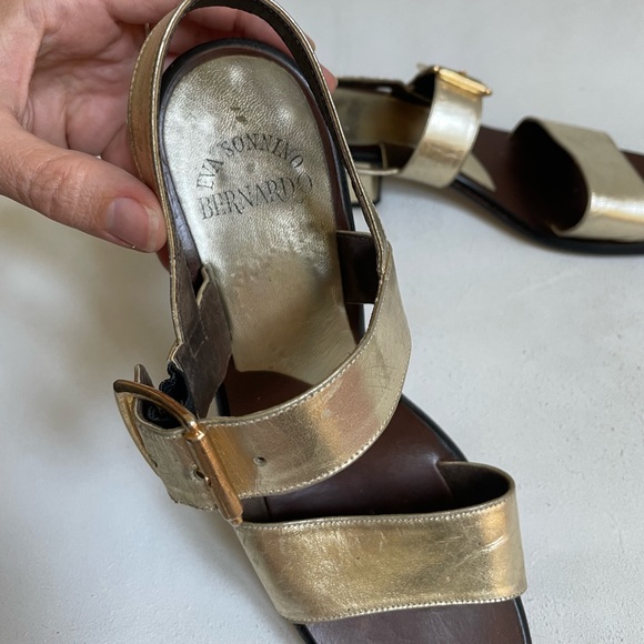 1970s gold leather sandal with chunky heel by Eva Sonnino for Bernardo - Picture 7 of 8